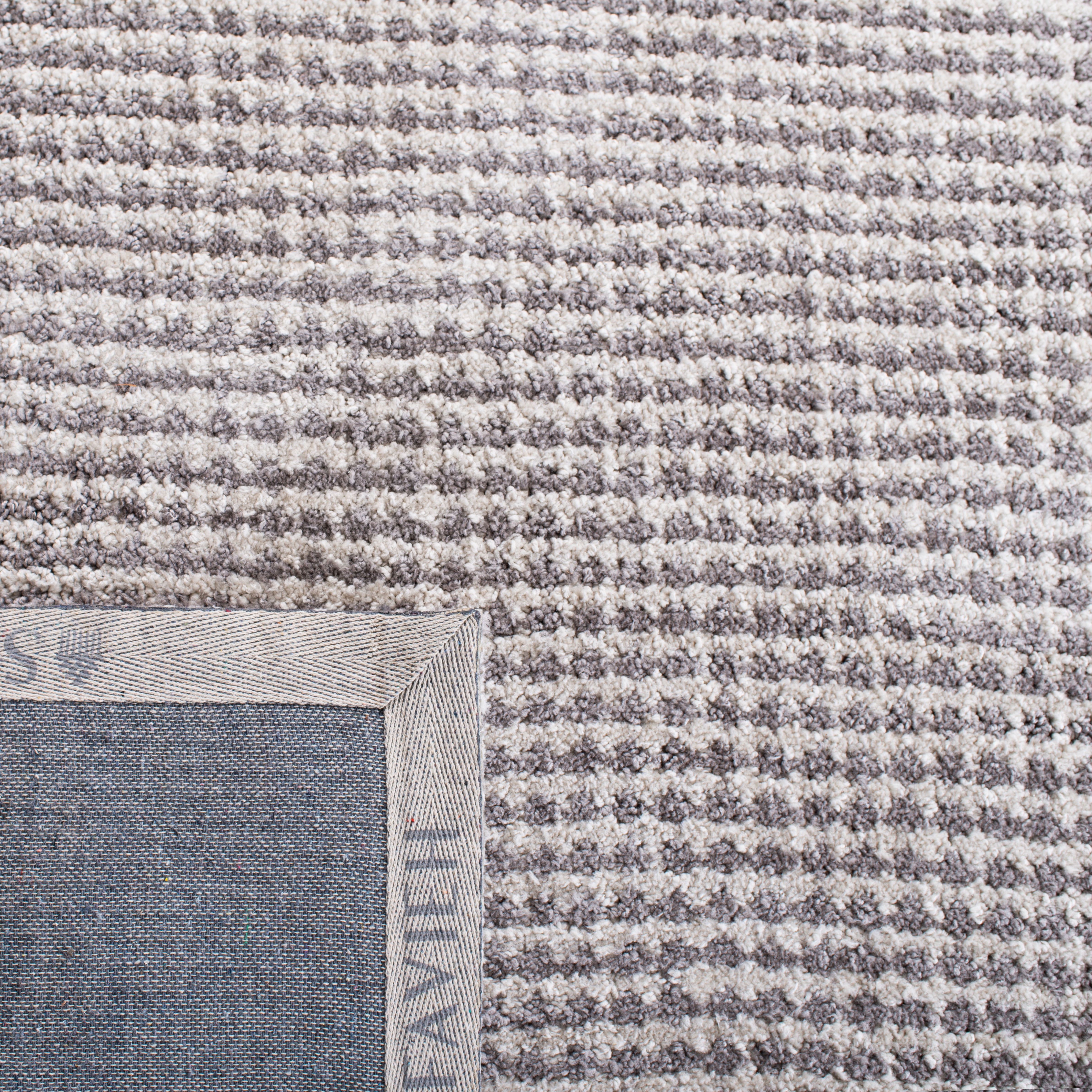SAFAVIEH Soho Emerson Solid Area Rug, Silver, 6' x 9'