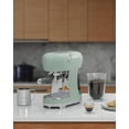 thumbnail image 2 of Smeg Cafetera espresso manual con varilla de vapor, 15 bares de presión, filtro porta de acero inoxidable, calentador de tazas pasivo, controles fáciles de usar y cuchara medidora fabricada en Italia, 2 of 5