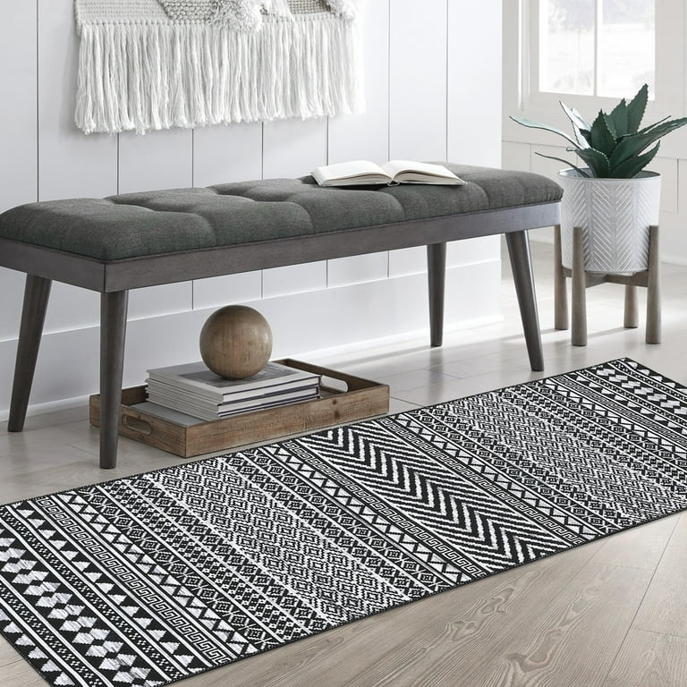 Black and white geometric runner deals