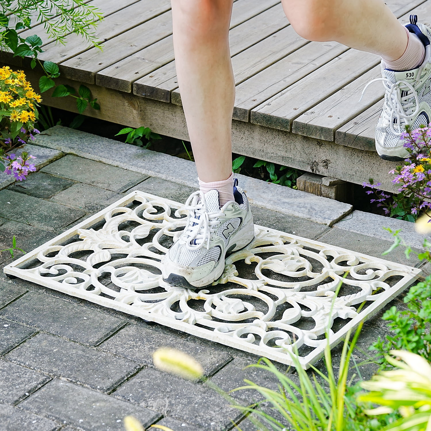 Sungmor Decorative Cast Iron Doormat, Heavy Duty Outdoor Entry Mat with Vintage Scroll Design, Weatherproof Non-Slip Metal Welcome Mat for Front Porch, Patio, Garden Entrance, Antique White Finish