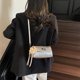 thumbnail image 3 of Versión coreana del versátil bolso de almohada de nicho para mujer, primavera y verano 2025, nueva tendencia de ocio para desplazamientos, bolso de hombro cuadrado pequeño., 3 of 5
