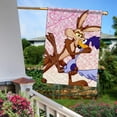 thumbnail image 5 of Wile E. Coyote y el Correcaminos-bandera de jardín temática. Regalo perfecto para fans, amigos y familiares, ideal para actividades al aire libre y decoración de fiestas.28CM*45CM, 5 of 5