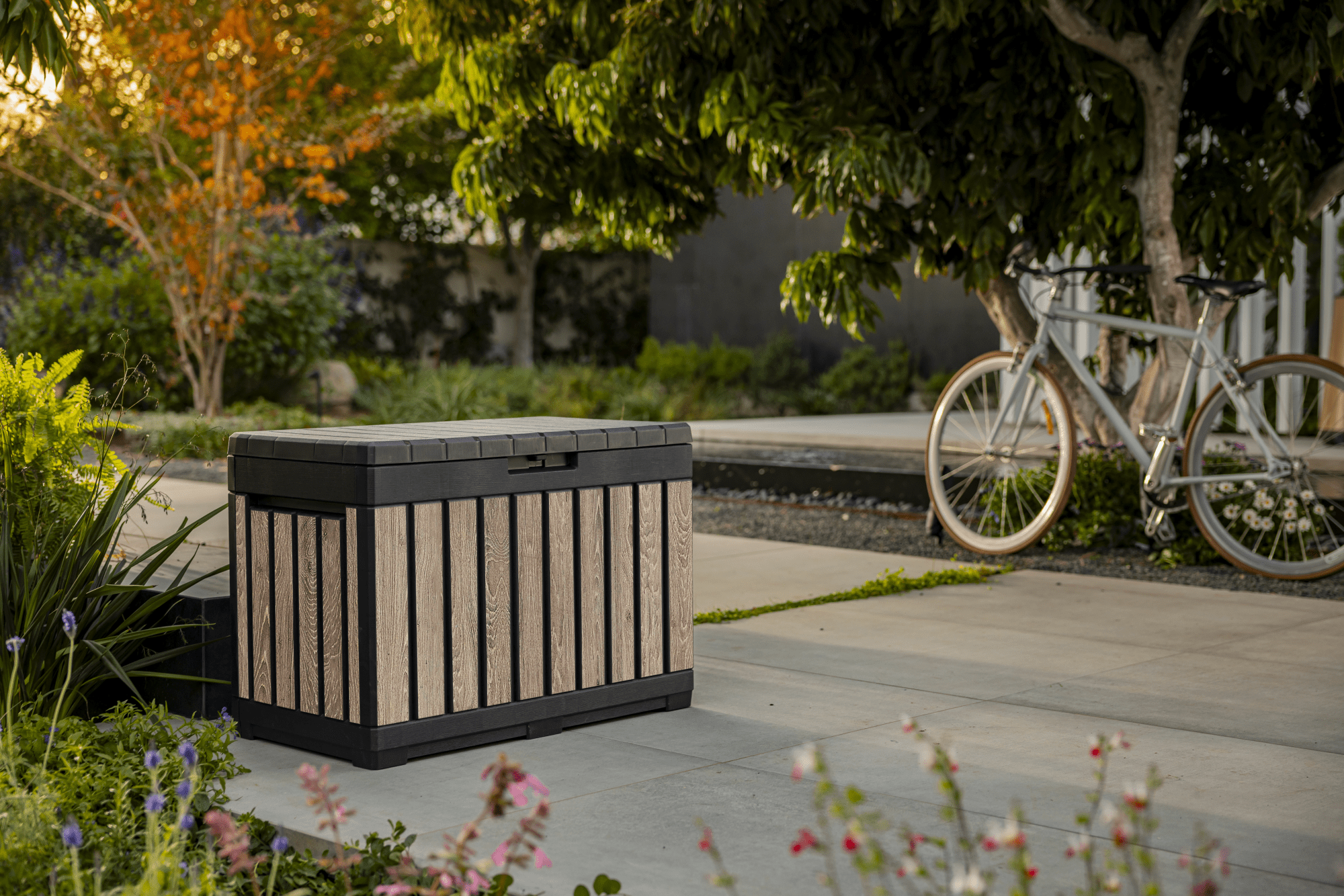 Keter Kentwood 50 Gallon Resin Deck Box-Organization and Storage for Patio Cushions, Throw Pillows and Garden Tools, Ashwood