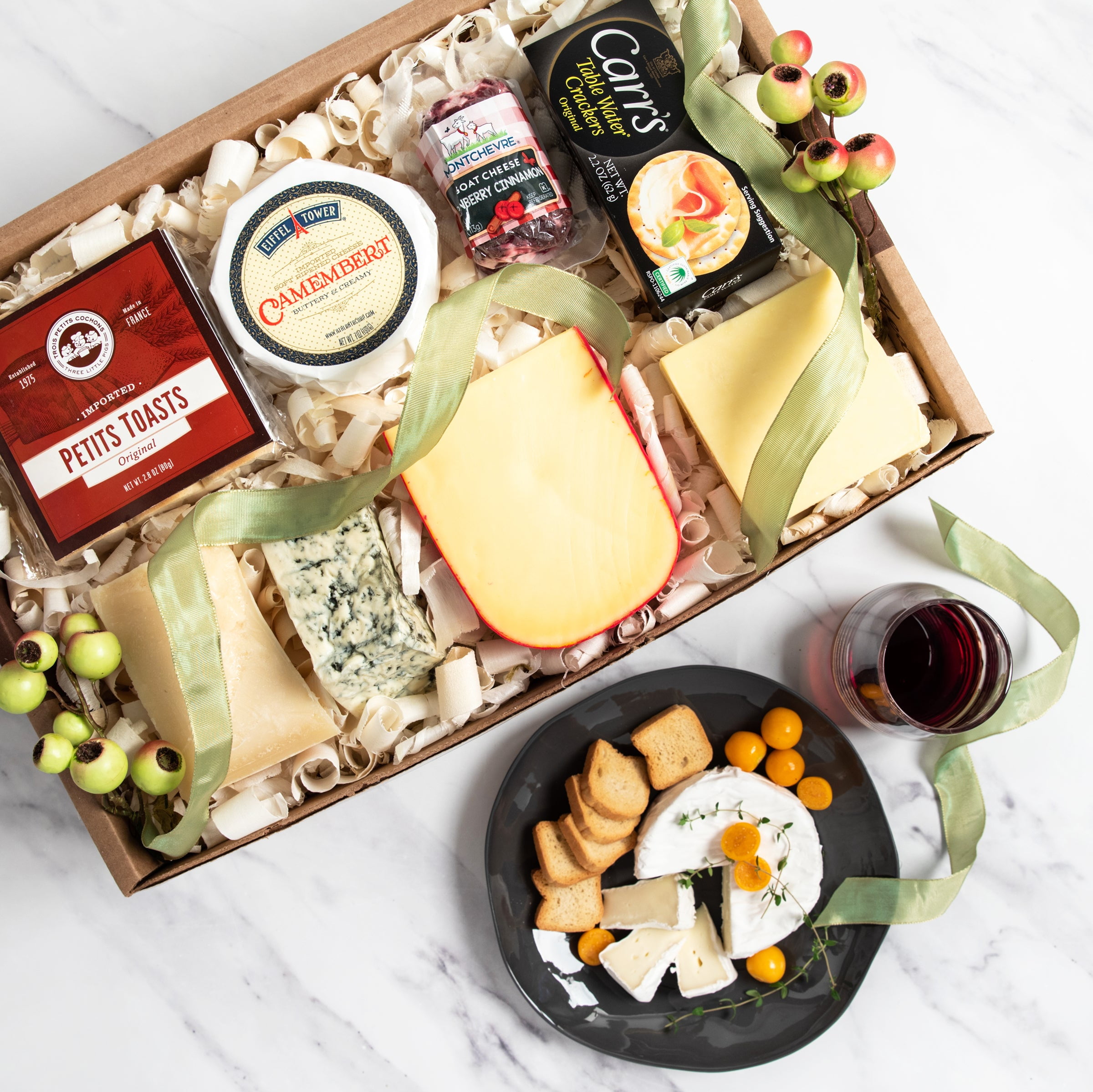 igourmet 3 Pounds of Gourmet Cheese assortment Favorites in a beautiful