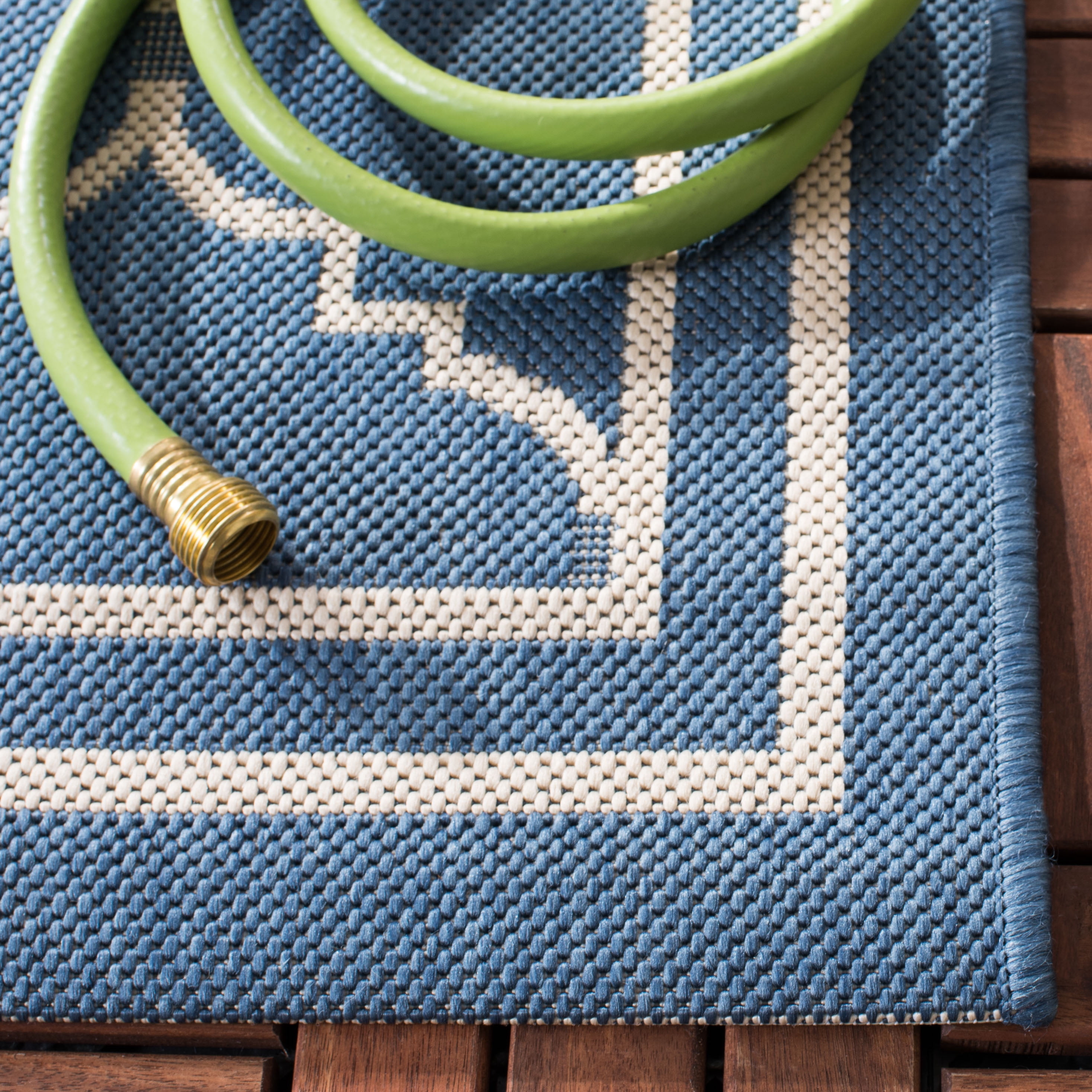Safavieh Courtyard Amy Geometric Indoor/Outdoor Area Rug, Blue/Beige, 6'7" x 6'7" Square