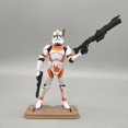 thumbnail image 2 of Figura de acción suelta de Star Wars Legacy Collection Utapau, soldado blanco y naranja, 3,75", 2 of 3