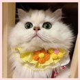 thumbnail image 1 of CHAO (Margaritas doradas) Babero pequeño bordado triángulo ropa de moda traje con baberos ajustables para mascotas accesorios para perros bufanda clásica gato gatos mascotas vestido, 1 of 3
