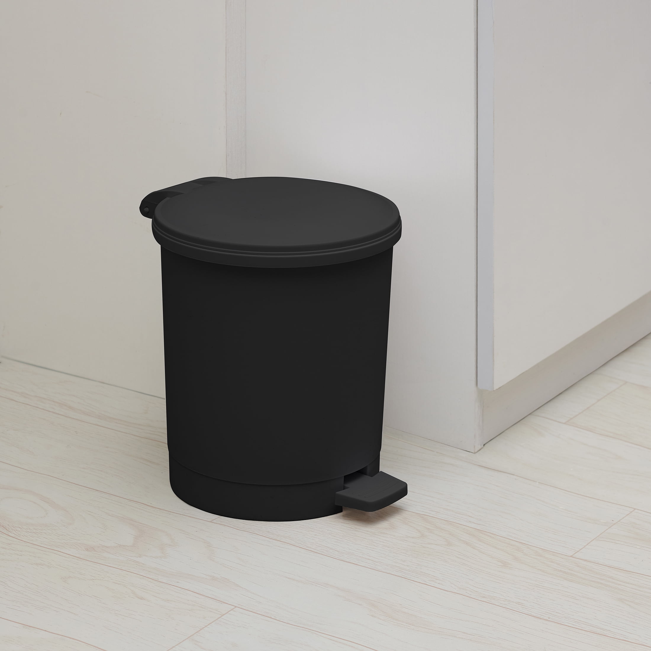 Mainstays Black Plastic Step Wastebasket, 4 L