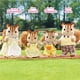 Calico Critters Famille de Chipmunk Noisette - Ensemble de 4 Figurines de Poupée de Collection pour les Enfants Âgés de 3 Ans et Plus – image 2 sur 5