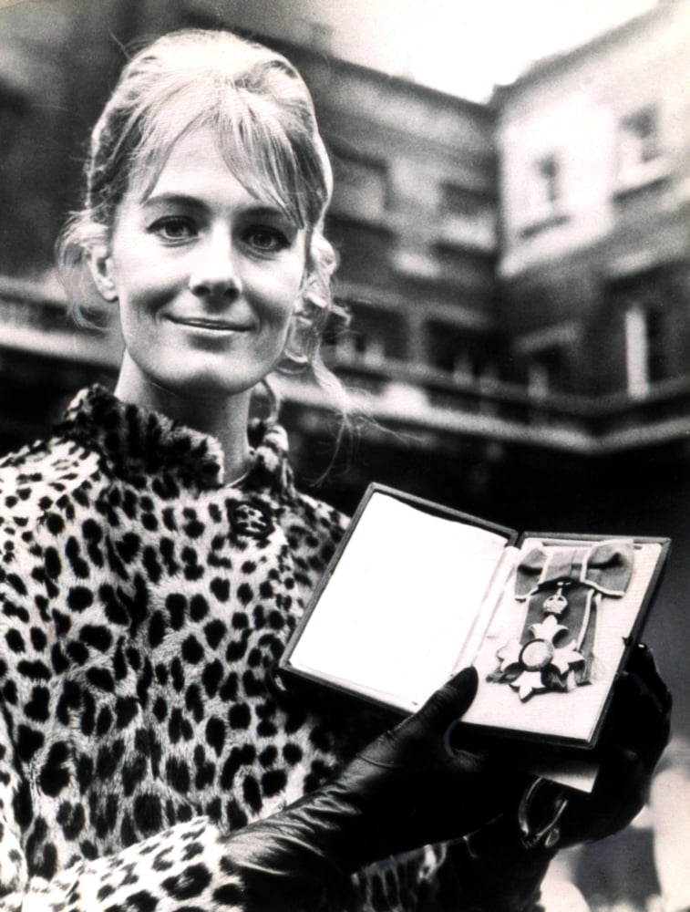 How to write to vanessa redgrave image