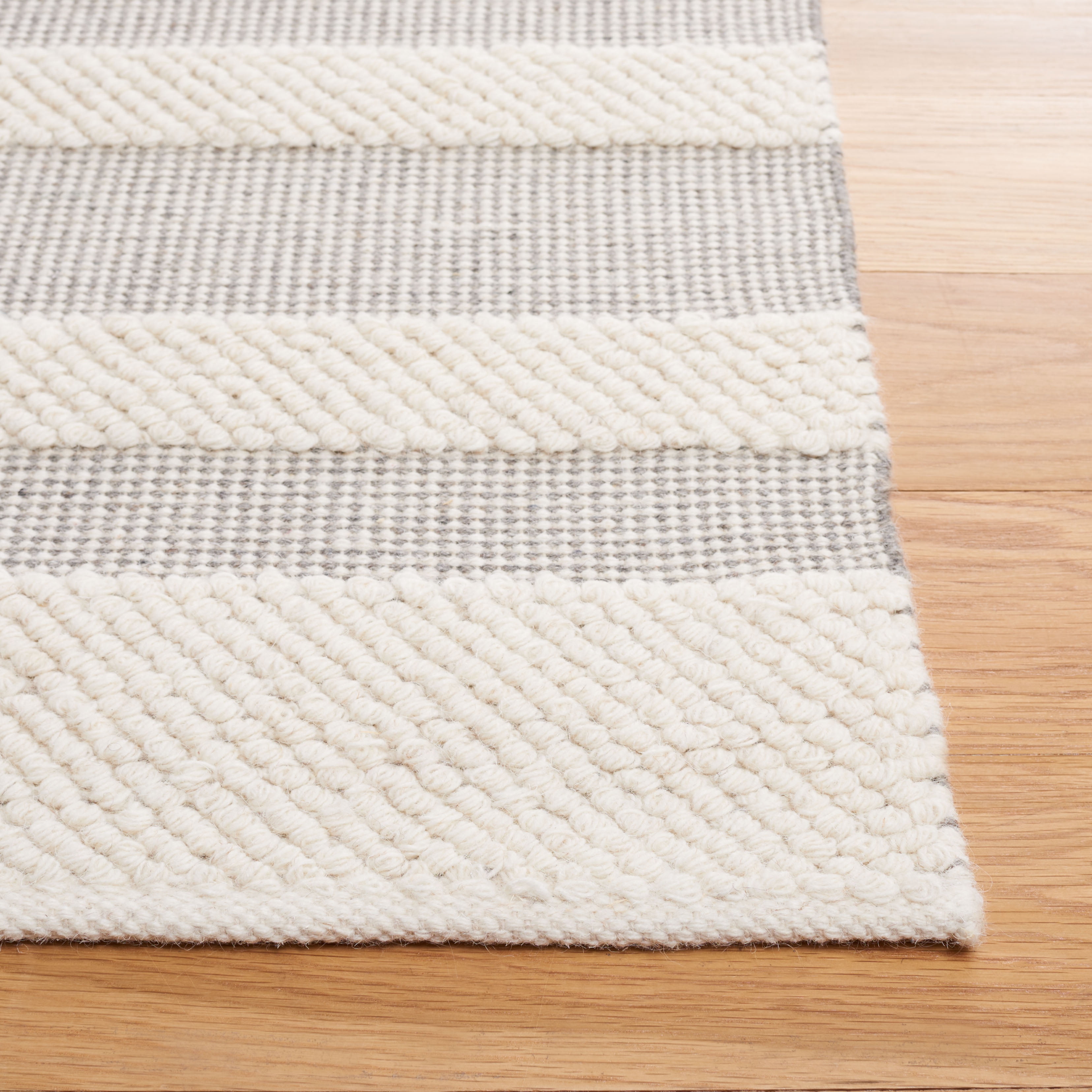 SAFAVIEH Natura Dara Geometric Striped Wool Area Rug, Ivory/Grey, 6' x 6' Square