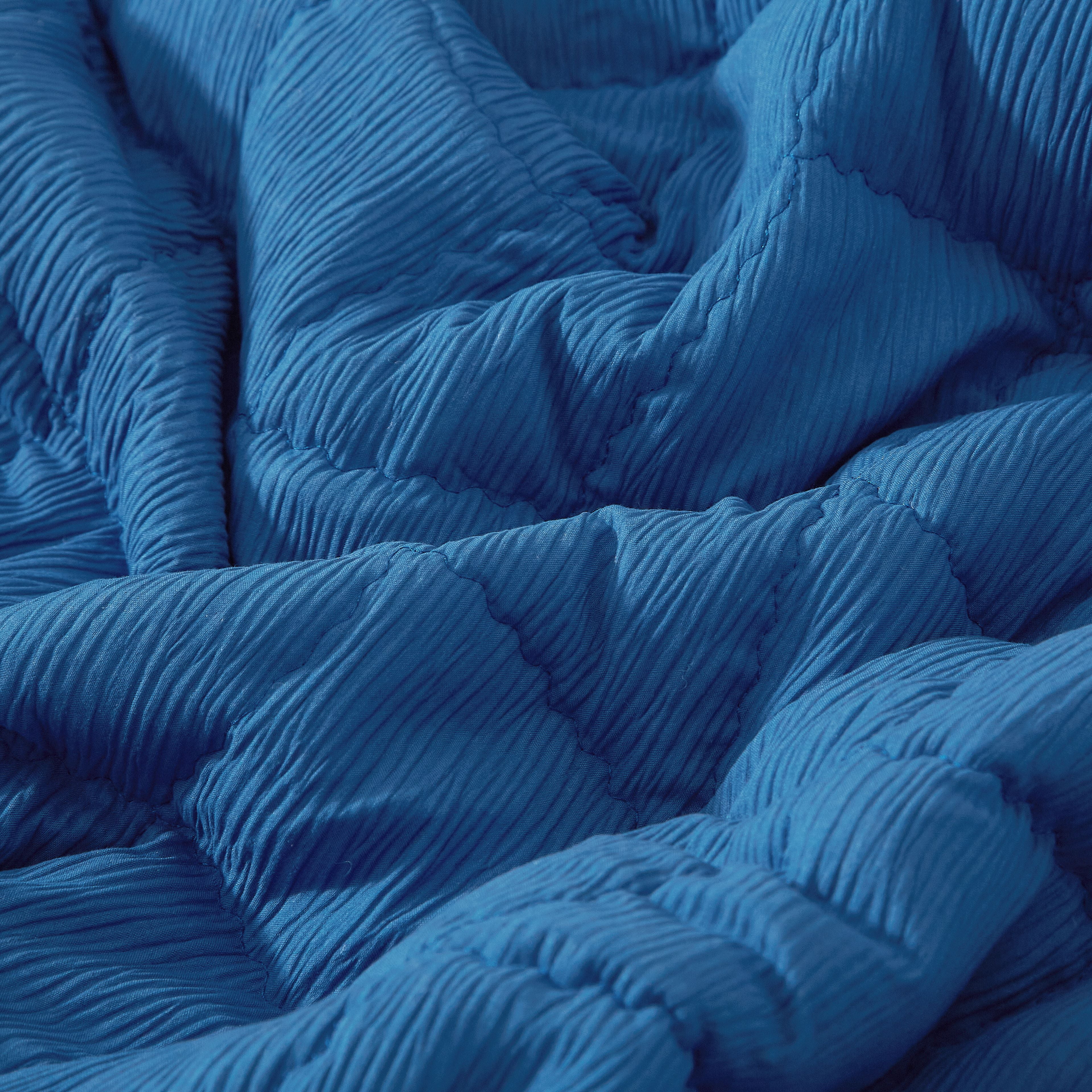 Mainstays by Becky G. & Alejandra Royal Blue Cloud Quilt, Full/Queen