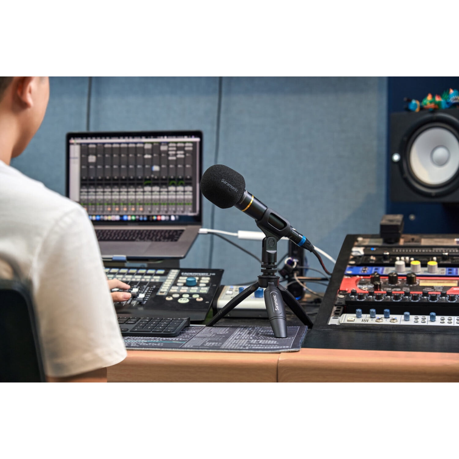 Saramonic SR-MV58 Dynamic Handheld Mic for Live & Studio Recording w/ Windscreen, Clip & XLR to 1/4" Mic Cable