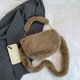 thumbnail image 4 of Bolso Mano Invierno Suave Cruzado para Mujer Felpa Con Viajes, 4 of 9