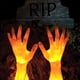thumbnail image 1 of Brazo de zombi delante de la lápida, adornos LED brillantes con forma de manos de zombi de plástico, decoraciones de accesorios de terror para fiestas de Halloween (izquierda + derecha) ER, 1 of 4