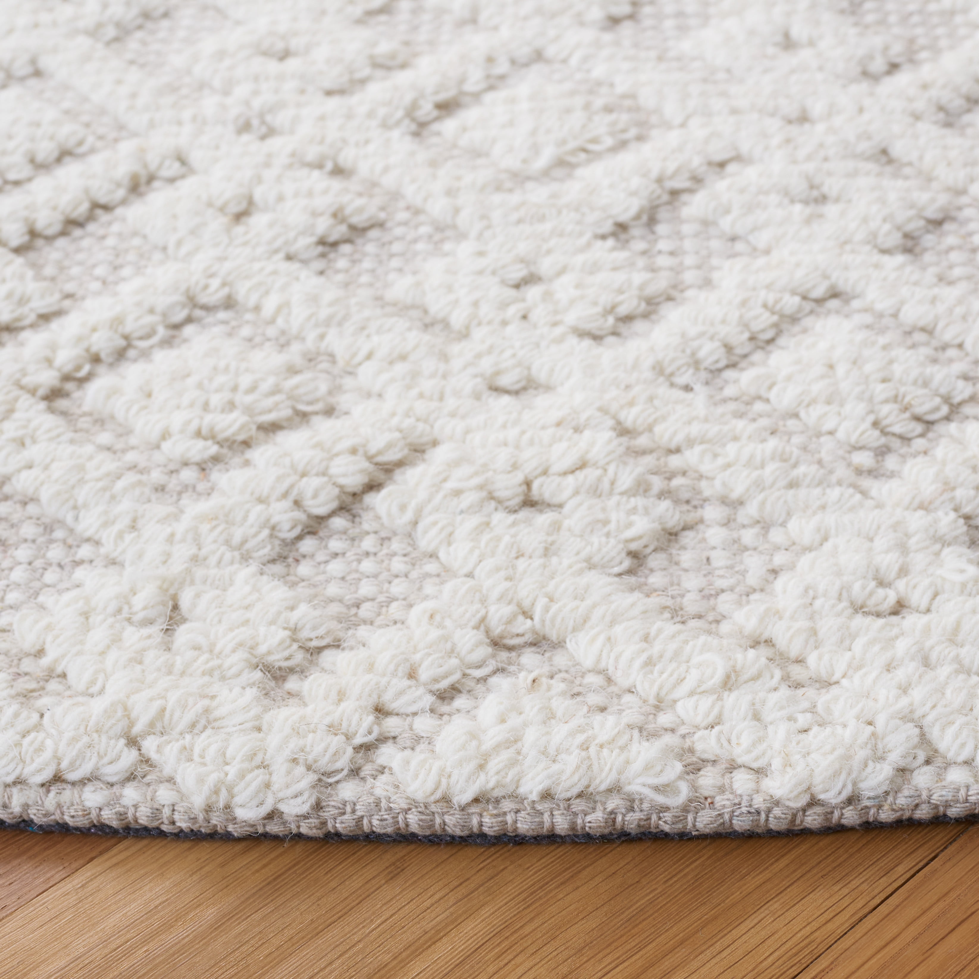 SAFAVIEH Vermont Simone Geometric Area Rug, 6' x 6' Round, Ivory