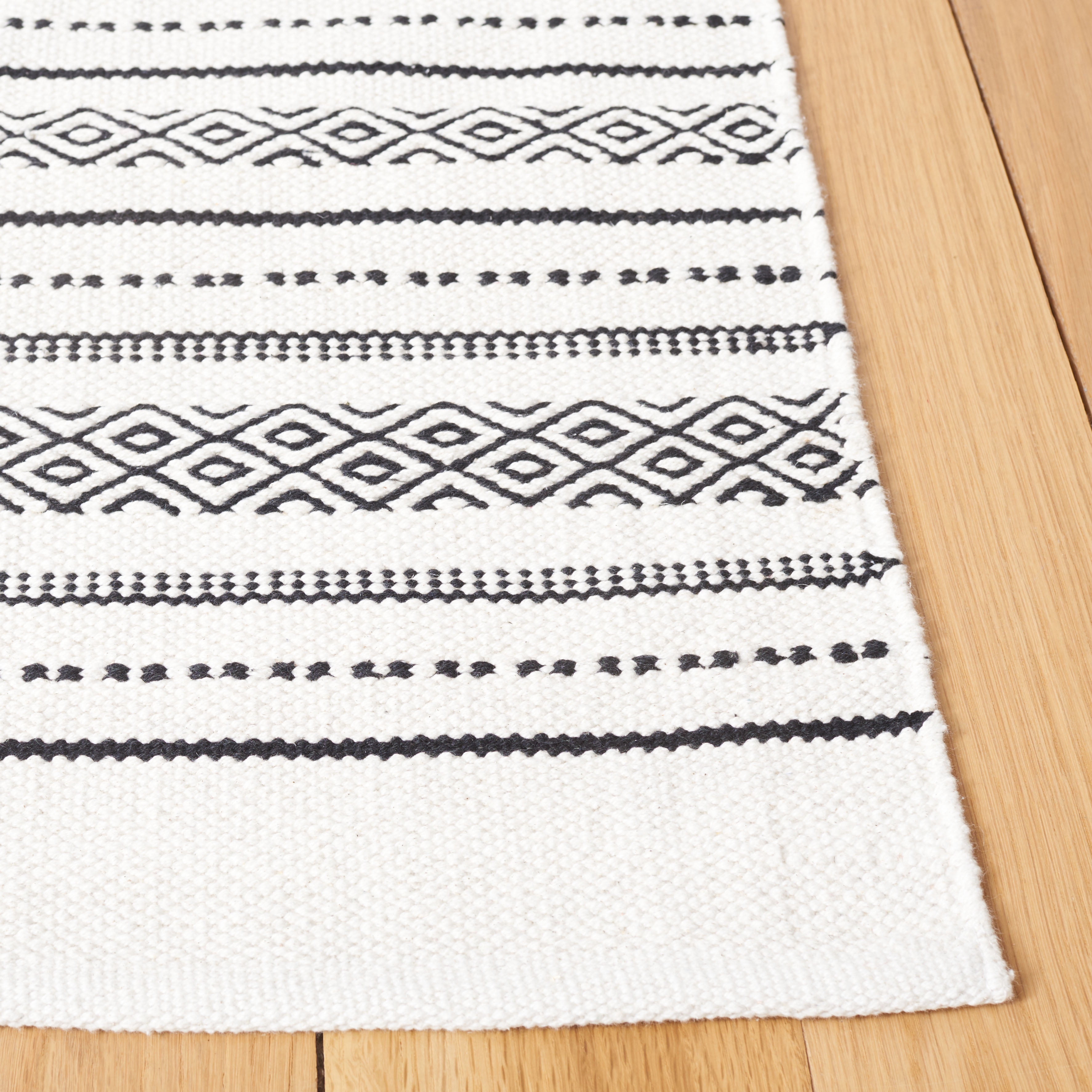 SAFAVIEH Kilim Jay Striped Cotton Area Rug, Ivory/Black, 8' x 10'