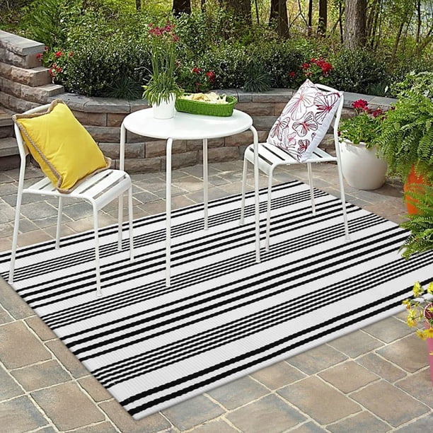 Alfombra de exterior LEEVAN de algodón a rayas blancas y negras de 120 x 180 cm