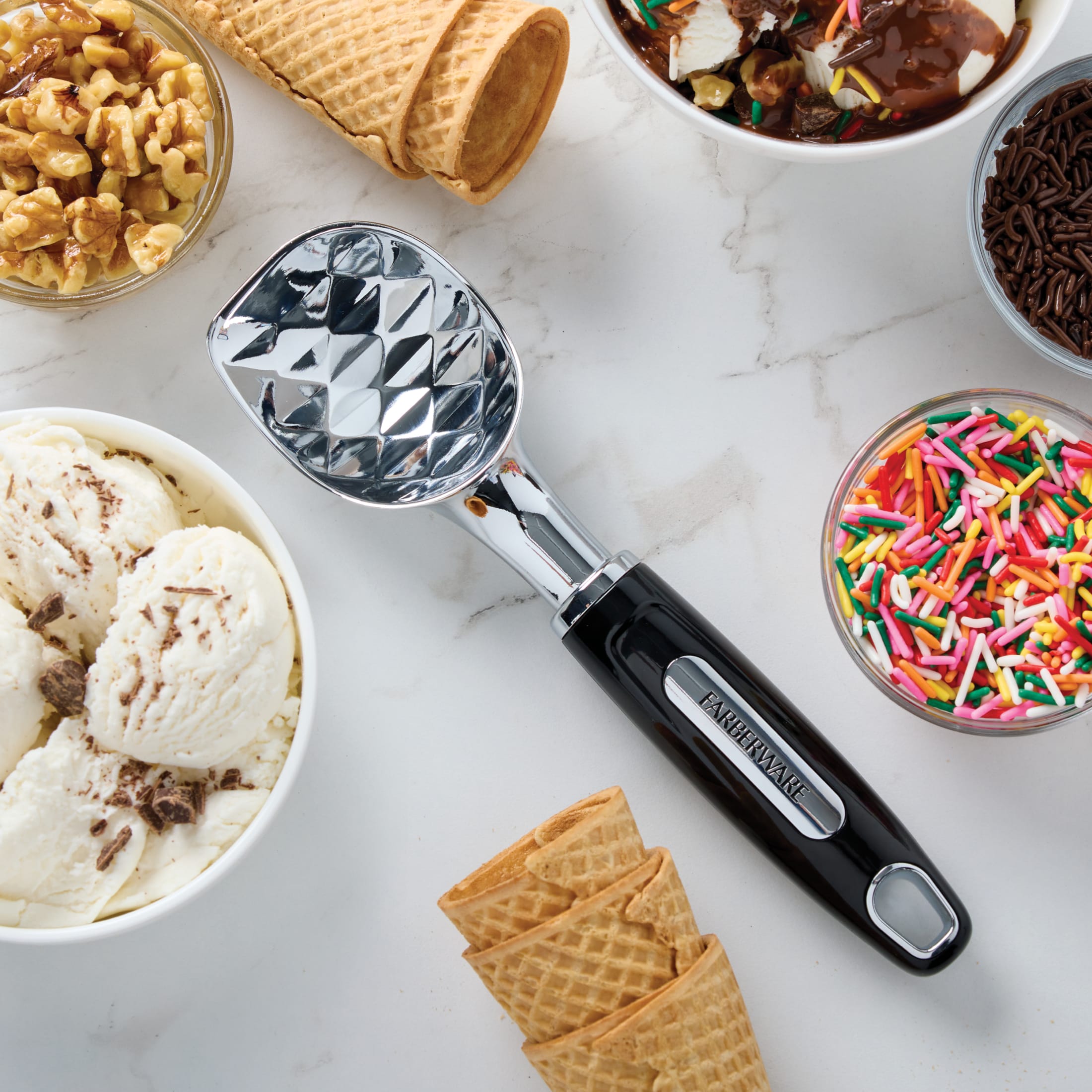 Paletta Per Gelato Farberware, Cucchiaio Resistente In Acciaio Inox, Impugnatura Antiscivolo, Lavabile In Lavastoviglie, Colore Nero/Argento