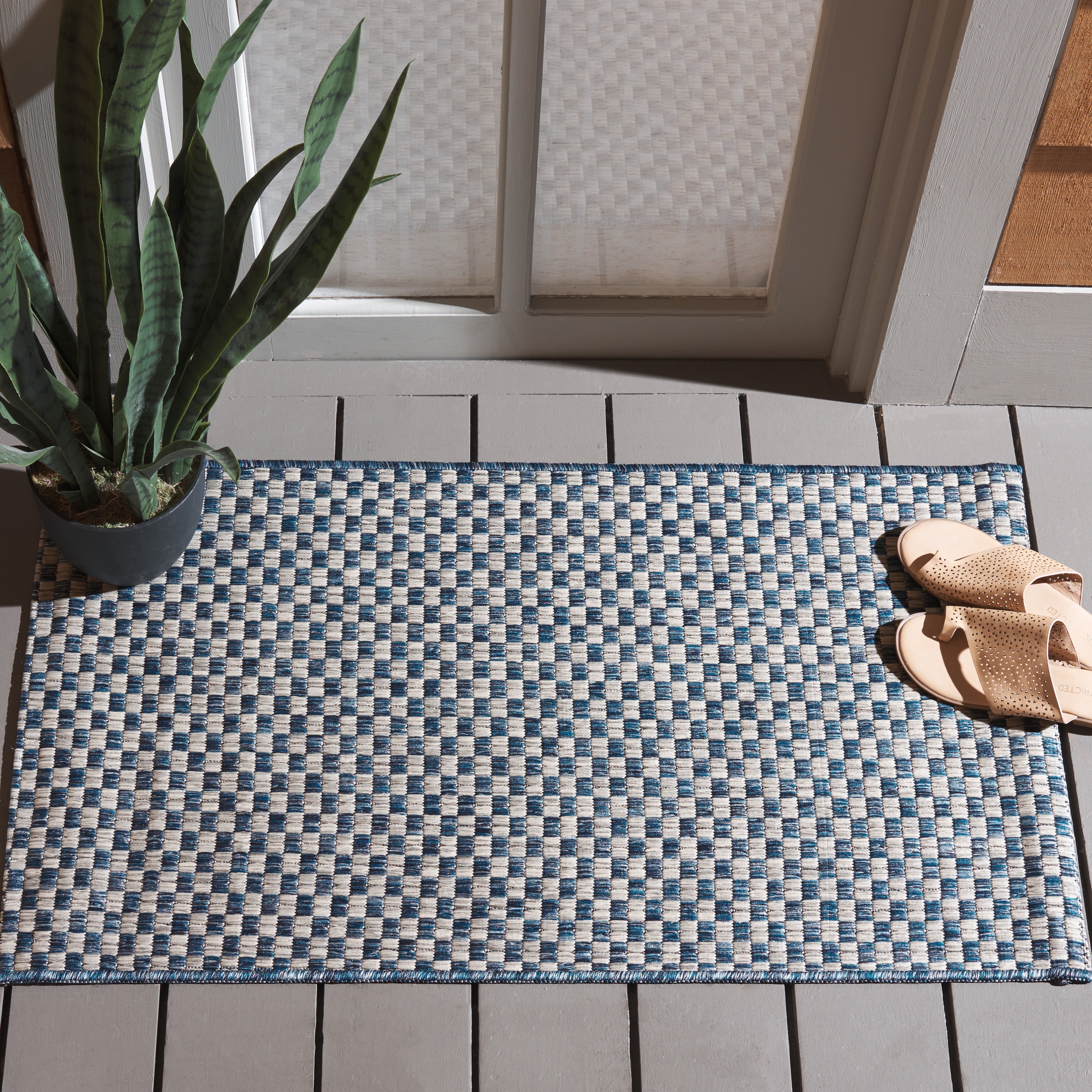 SAFAVIEH Courtyard Blair Geometric Indoor/Outdoor Area Rug, 2'7" x 5', Blue/Light Grey