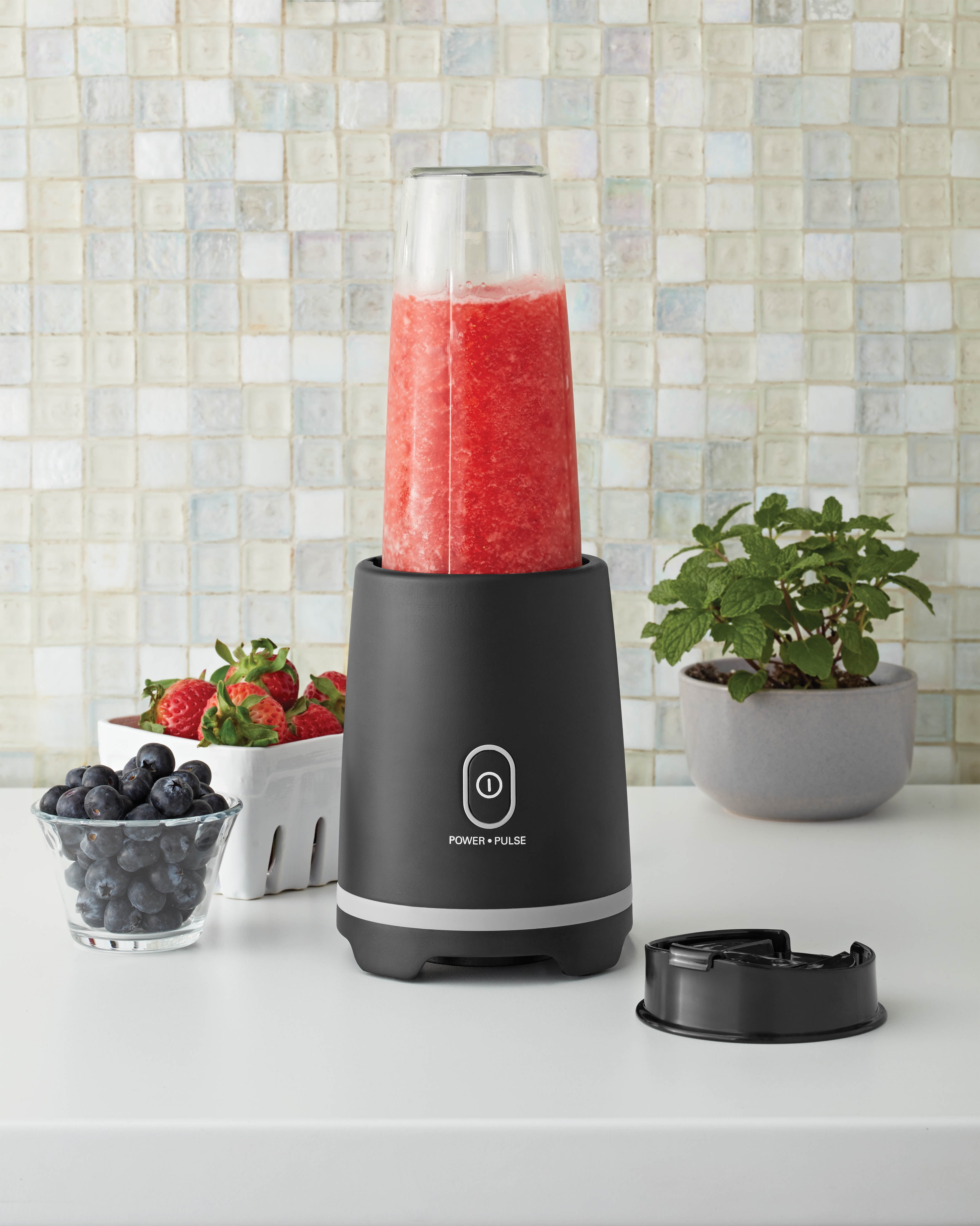 Mainstays Black Single-Serve Blender with 1 Travel Lid, 16 oz