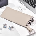 thumbnail image 4 of Estuche portátil de piel sintética para gafas con llavero – Estuche suave para gafas de sol para hombres y mujeres, organizador de gafas para viajes y uso diario., 4 of 6