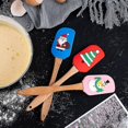 thumbnail image 4 of Espátula navideña con mango de madera, raspador de crema de silicona, decoración de muñeco de nieve de Papá Noel, utensilios de cocina (2 unidades, rojo + rosa), 4 of 5