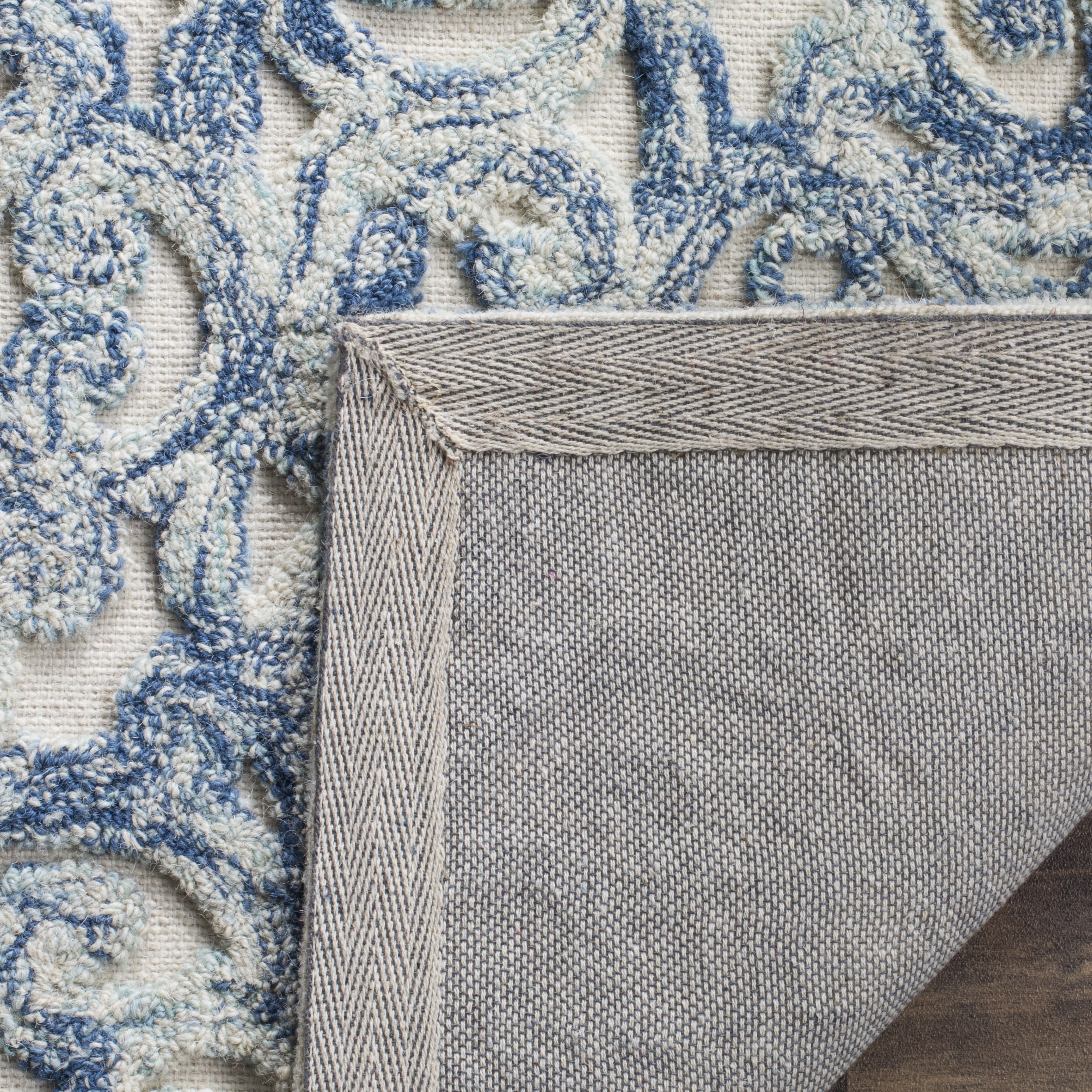 SAFAVIEH Martha Stewart Trace Floral Area Rug, Blue/Ivory, 6' x 6' Round