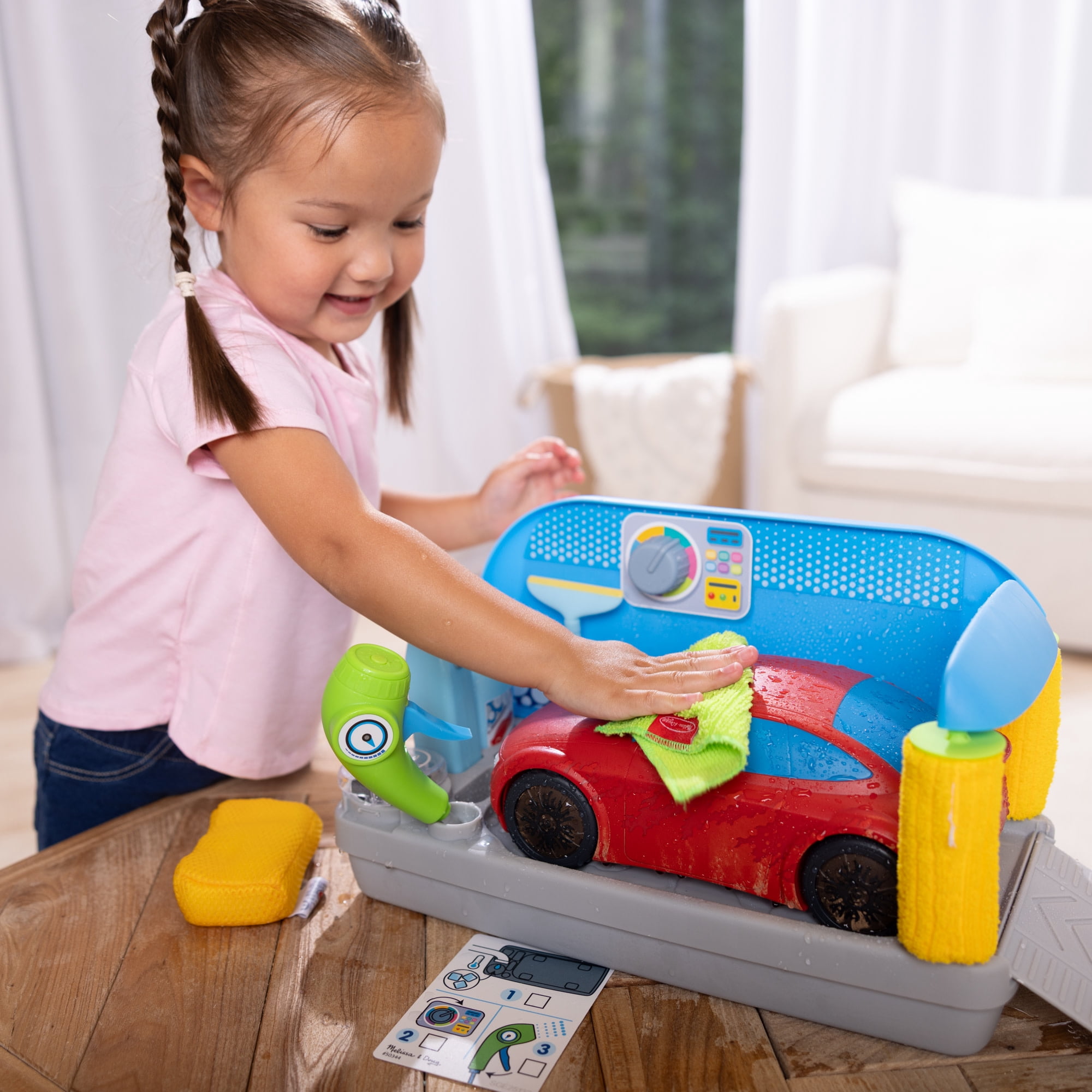 Melissa & Doug Spray & Shine Car Wash Color-Changing Water Toy Play Set Boys and Girls 3+