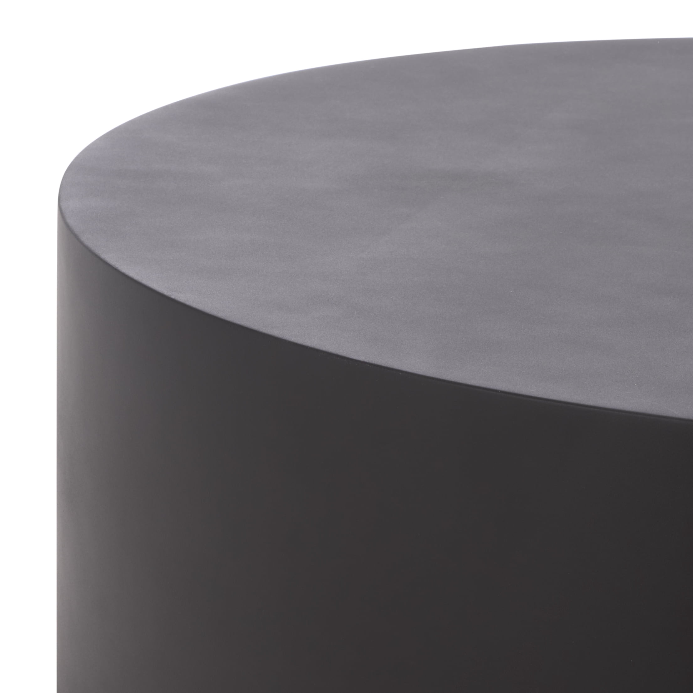 Safavieh Georgia Outdoor Modern Round Polyfiber Coffee Table, Black