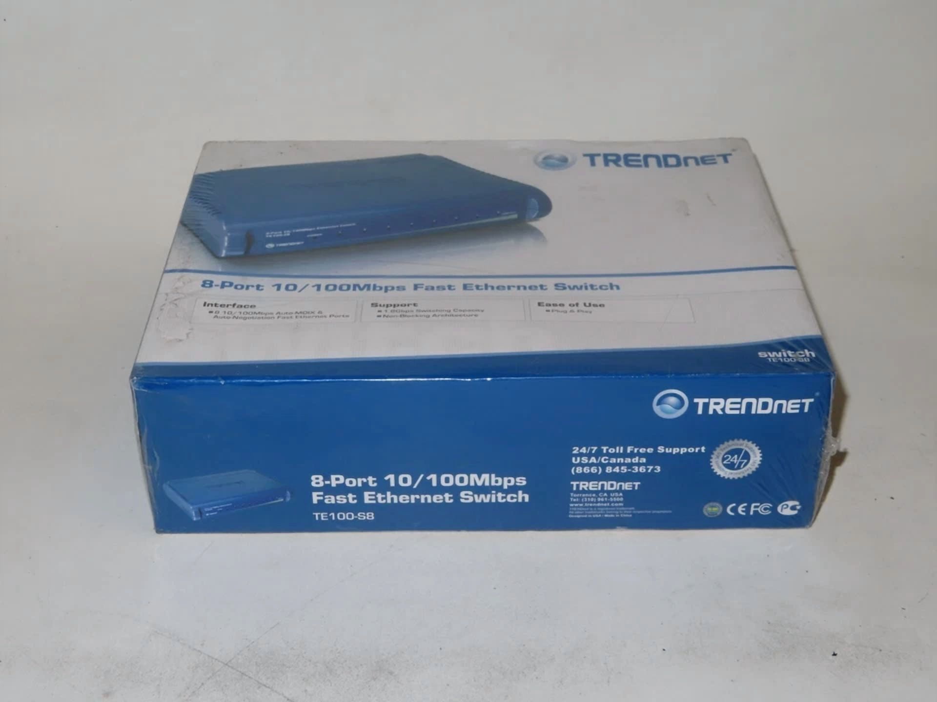 BUTTERFLY- New In Box Trendnet 8-Port 10/100Mbps Fast Ethernet Switch Te100-S8