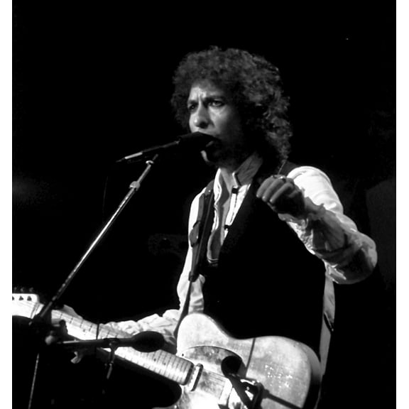 Bob Dylan performing on stage Photo Print (8 x 10)