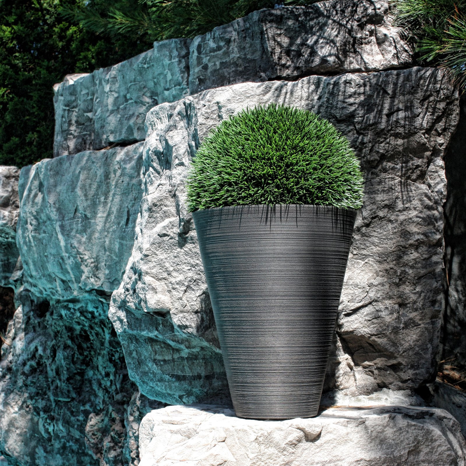 Veradek Kobo Round Planter Black 14 in. by Veradek Inc