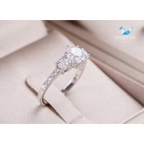 0.80 Cts Cubic Zirconia / Sterling Silver 925 Ring / Rhodium plated Nickel-Free / MadDuckJewels RG1733/ Thailand Jewelry