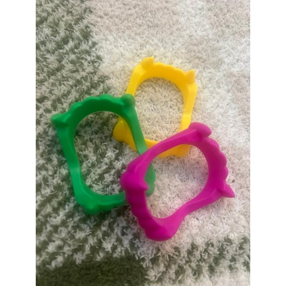 3 Neon Vampire Fangs Teeth Halloween Gag Costume Party Toy New Colors Vary (BONUS 1 FUN CHOPS)
