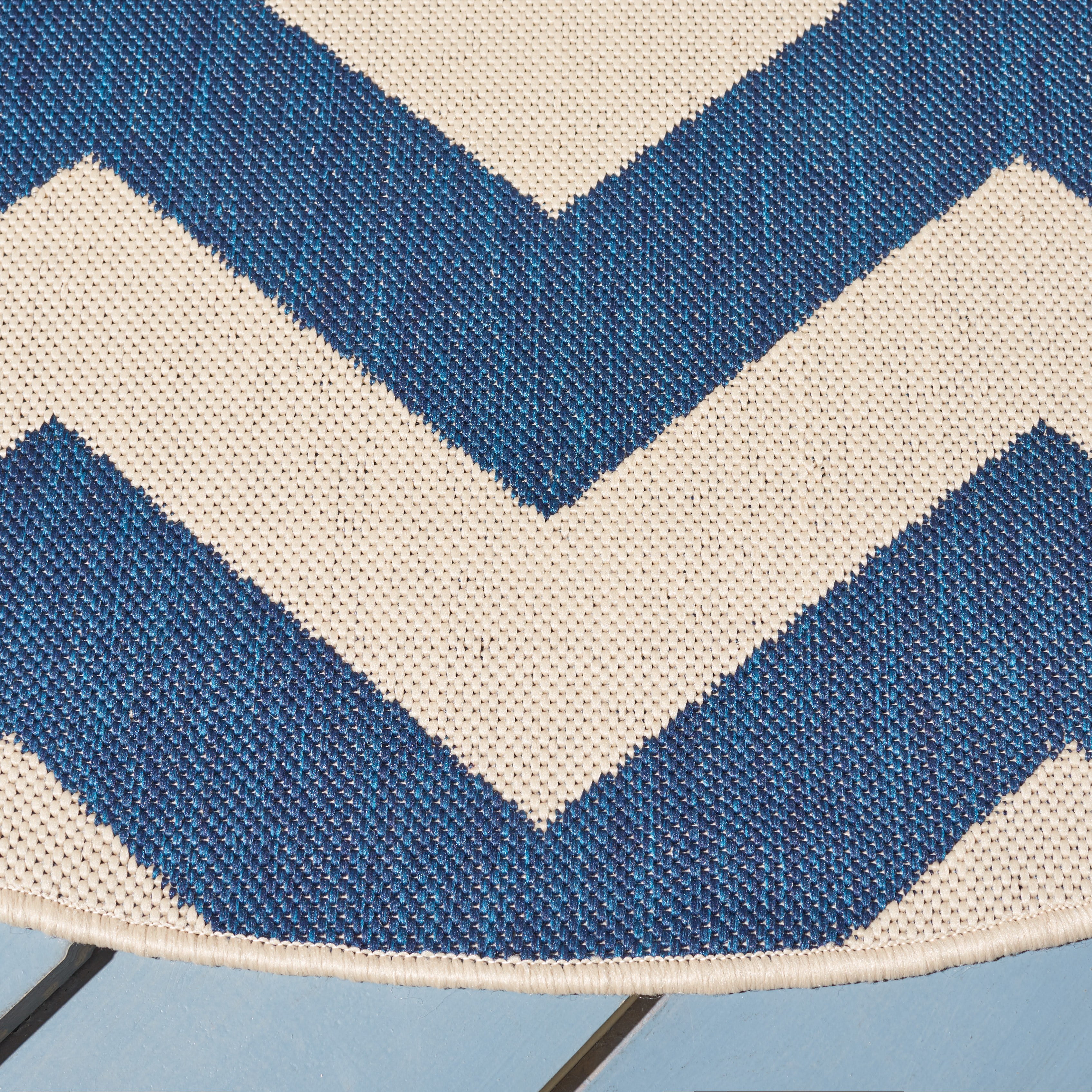Safavieh Courtyard Bailey Chevron Indoor/Outdoor Area Rug, Navy/Beige, 6'7" x 6'7" Round