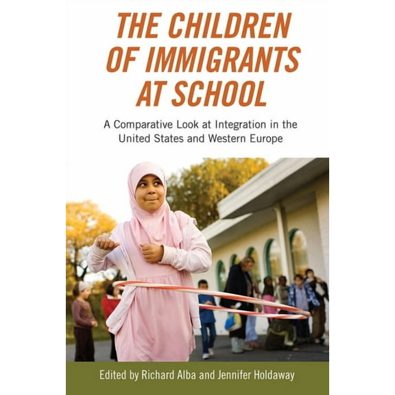 The Children of Immigrants at School: A Comparative Look at Integration in the United States and Western Europe, (Hardcover)