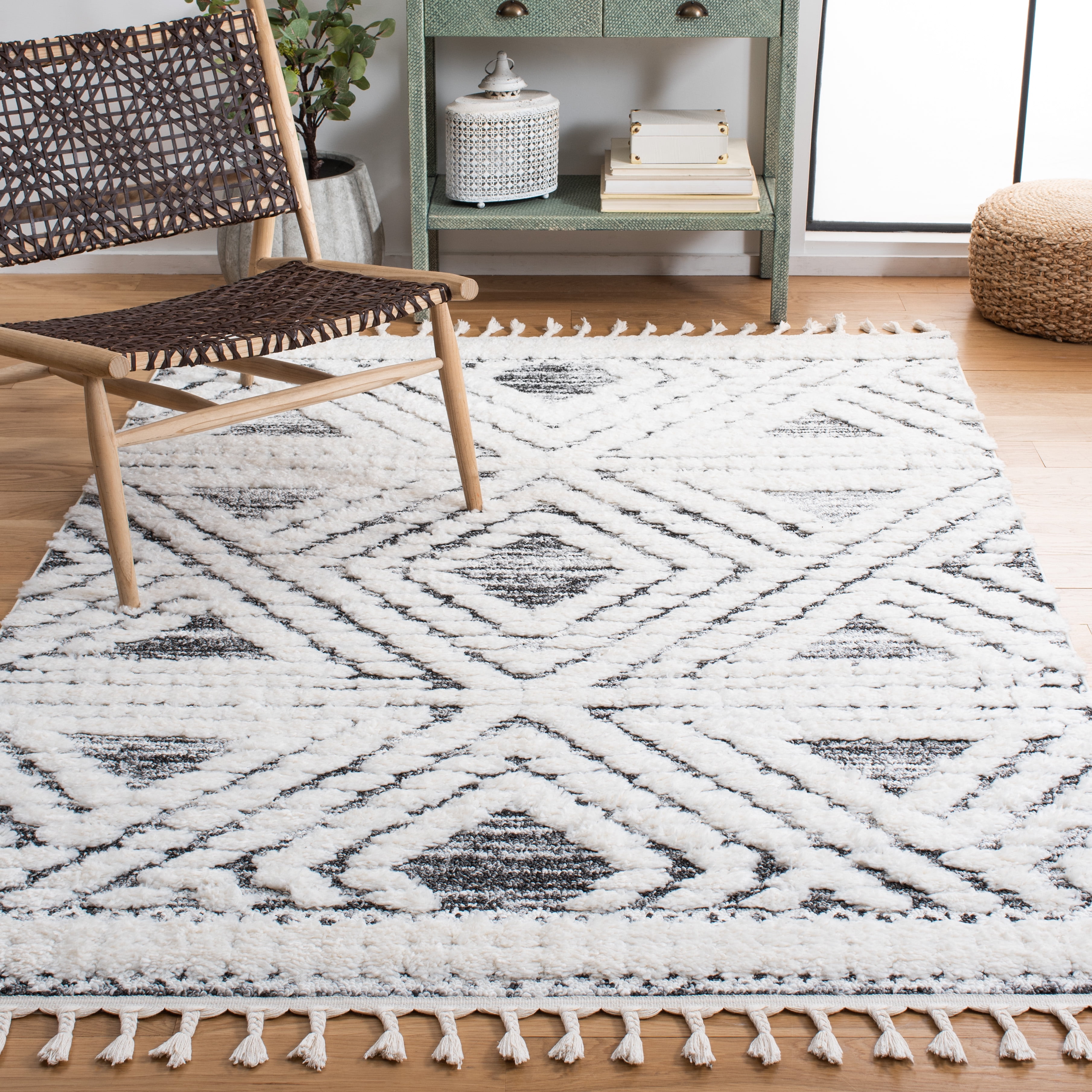 SAFAVIEH Moroccan Tassel Nessa Diamond Shag Area Rug, Ivory/Grey, 5'3" x 7'6"