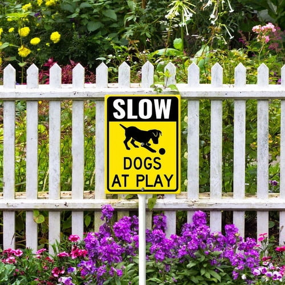 Soliyoahee Slow Dogs At Play Yard Sign with Stake 8x12inch Rustproof Aluminum Lawn Decorations Road Safety Sign for Outdoor Road Street Garden Decor