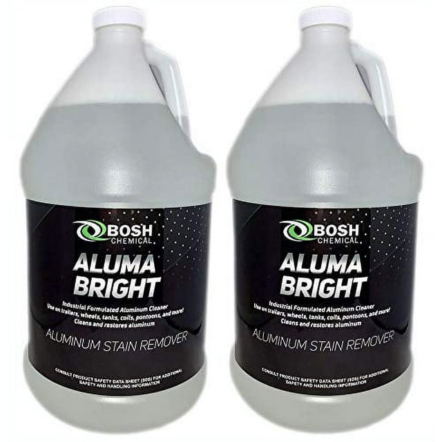 Bosh Chemical Alumabright Nettoyant et Raviveur pour Aluminium dans une Caisse de 2 Gallons. l'Image Montre Deux Grands Pots en Plastique avec Capuchons Blancs et Étiquettes Noires Mettant en Vedette le logo Bosh Chemical et les Détails du Produit. Conçu pour Nettoyer, Éclaircir et Restaurer les surfaces en Aluminium.