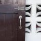 thumbnail image 2 of 1 cerrojo de puerta para el hogar, útil cerradura de seguridad para portón, pestillo de resorte en forma de L., 2 of 8