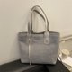 thumbnail image 3 of Bolso de felpa para mujer, gran capacidad, nuevo estilo 2025, bolso informal de otoño e invierno, bolso de mano peludo versátil para viajeros., 3 of 5