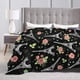 thumbnail image 5 of Manta de forro polar ultra suave y cálida para todas las estaciones con diseño de la Torre Eiffel de París y rosas (negra), decorativa para el día de San Valentín, para cama, silla, sofá, dormitorio,, 5 of 8