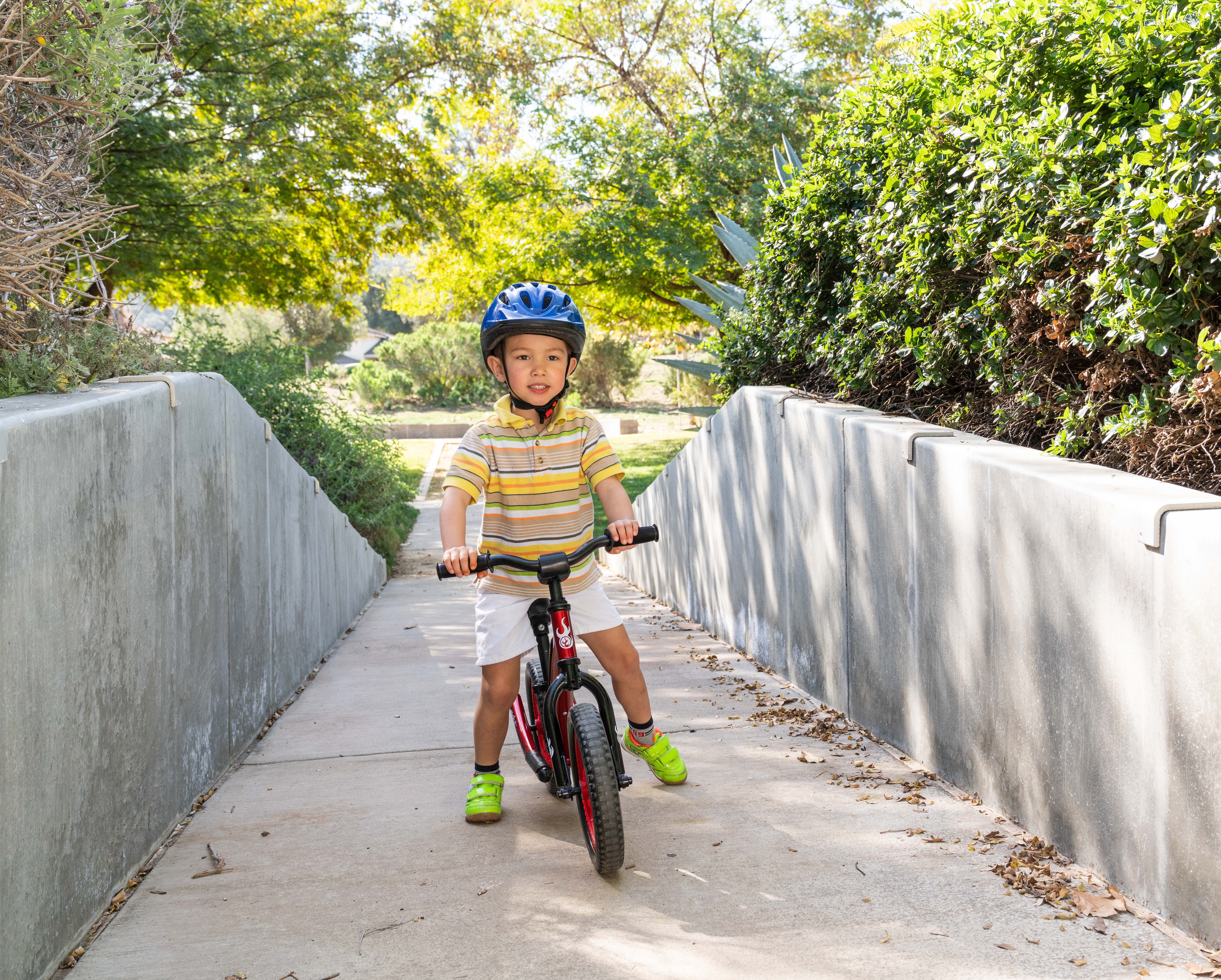 Mobo Explorer Red Balance Bike for Kids, 2-6 Years Old, Bicycle for Boys and Girls, No Pedal Ride On Toy for Toddlers