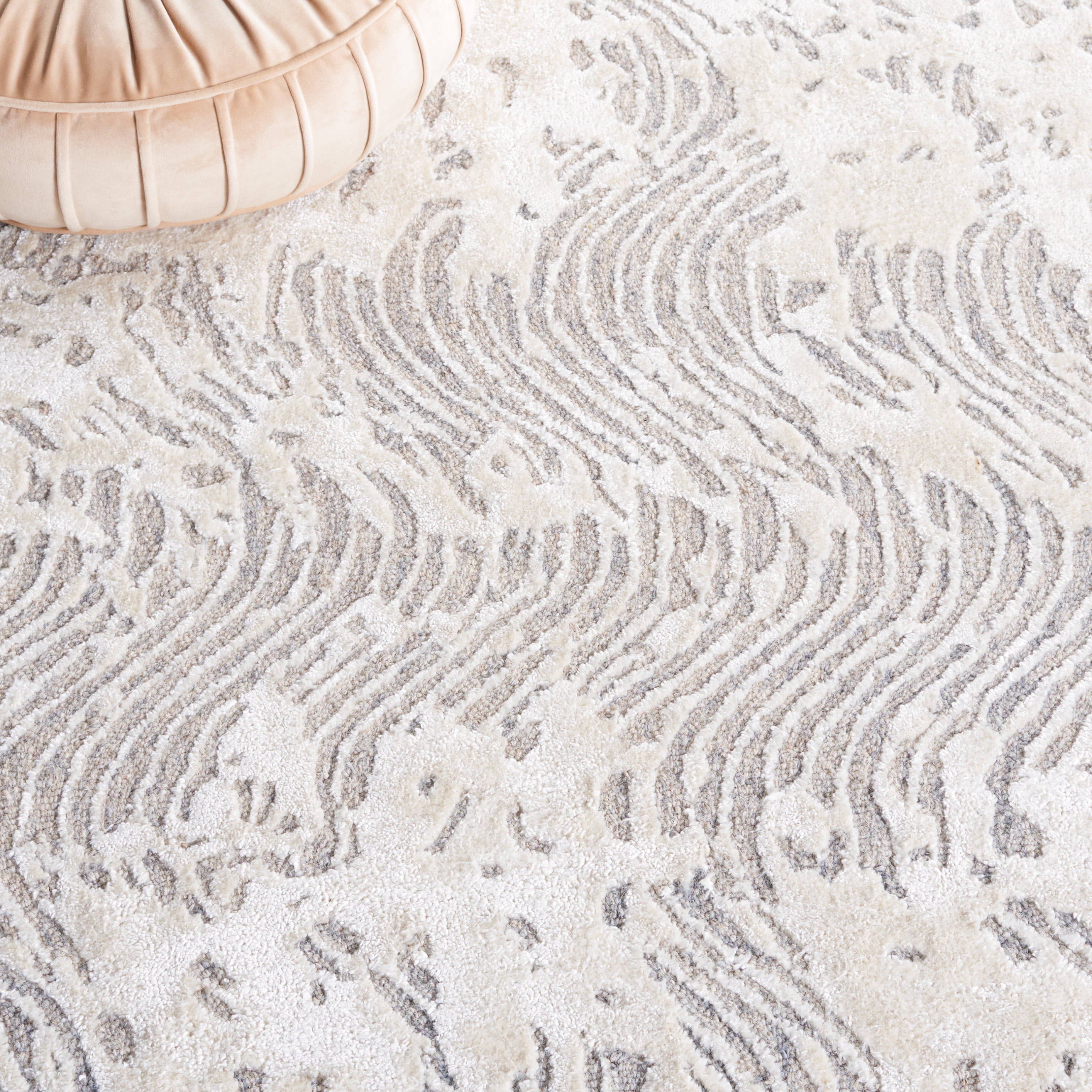 SAFAVIEH Glamour Tashi Abstract Area Rug, Light Grey/Ivory, 6' x 6' Round