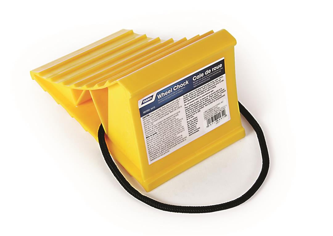 WHEEL CHOCK W/ ROPE - FRENCH Conçu pour maintenir le véhicule récréatif en place afin de  pouvoir l'atteler de nouveau||Fabriqué de plastique durable renfermant des inhibiteurs de rayons UV||Muni d'une corde pour un retrait facile||