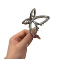 thumbnail image 1 of CAIROYAR Pinza para el pelo con forma de mariposa plateada y pinza de tiburón en la parte posterior de la cabeza., 1 of 1