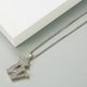 thumbnail image 3 of Collar colgante Yuxing con circonita cúbica Letra Q, 3 of 5
