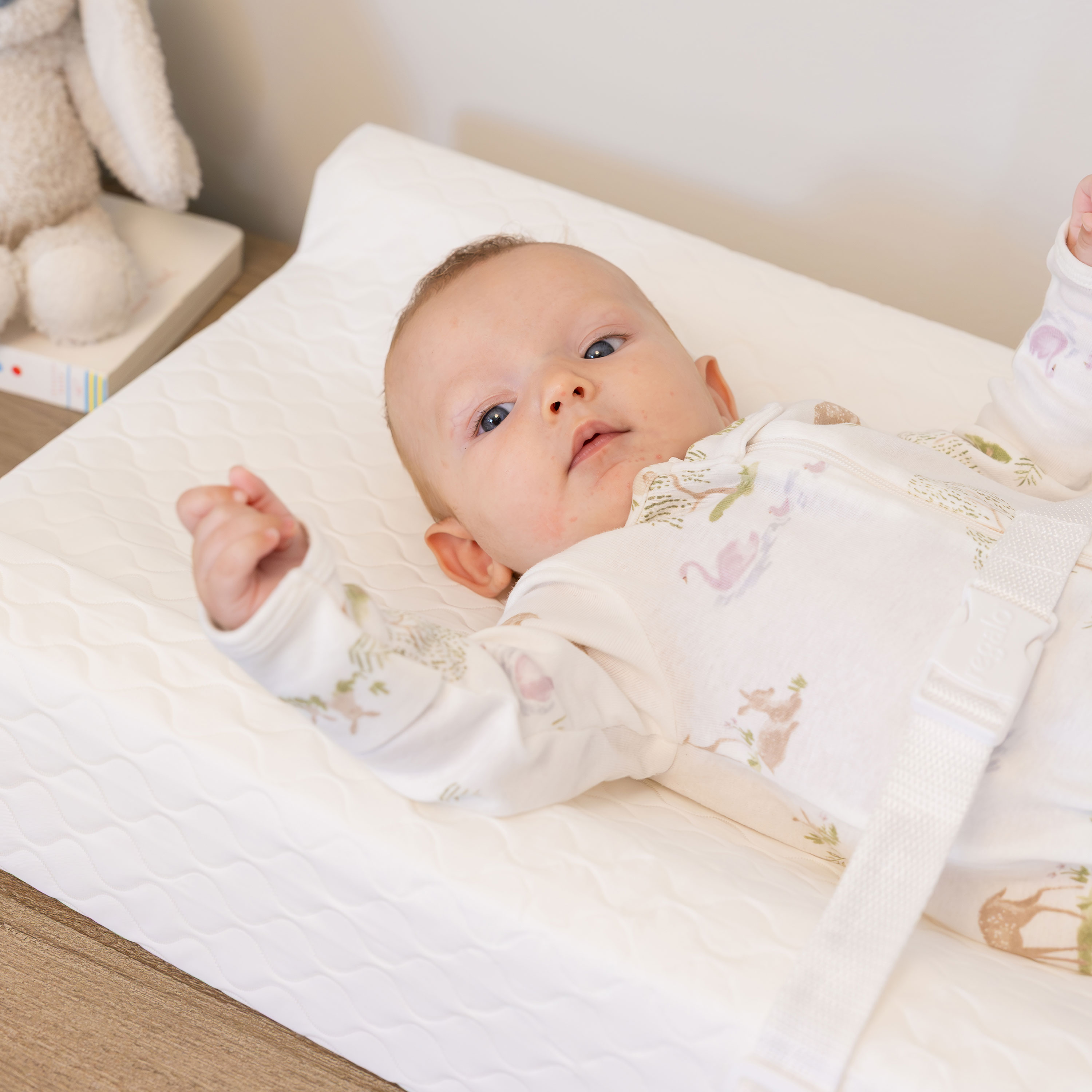Regalo Baby Basics Infant Foam Changing Pad with Contoured Sides, Water Resistant, Safety Buckle, White