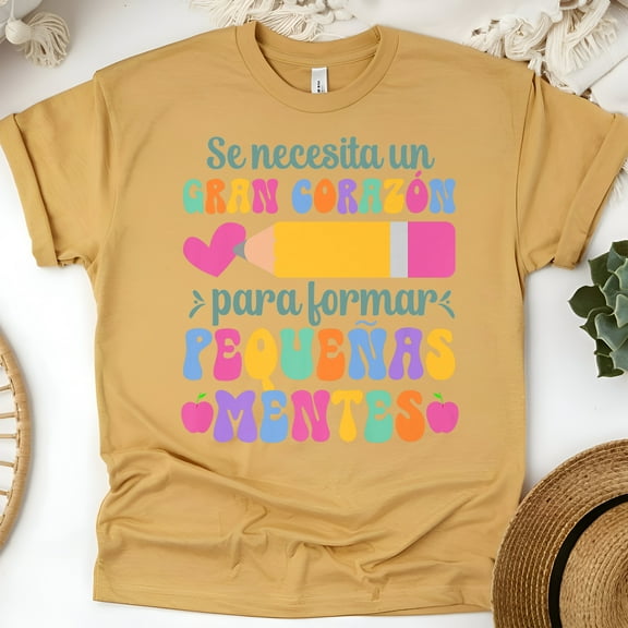 Teacher Graphic T-Shirt, Spanish Quote, Big Heart to Shape Young Minds, Unisex Tee, Gold, Size M